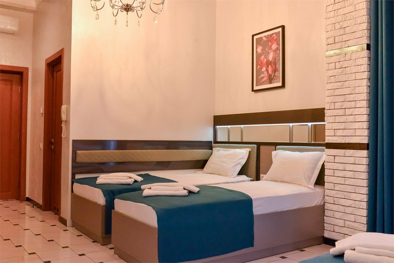 Модерн - Пятиместная двухкомнатная студия  с большим балконом