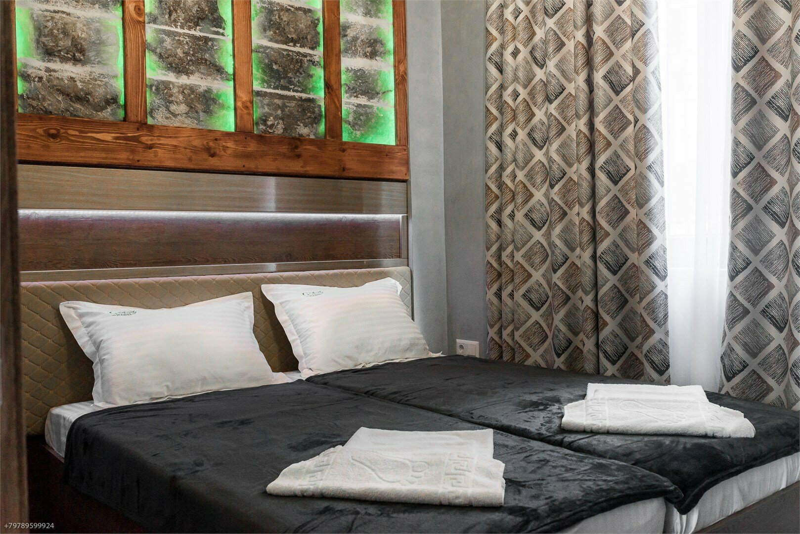 Шале-  Двухкомнатная четырехместная студия с балконом и видом на море с раздельными кроватями