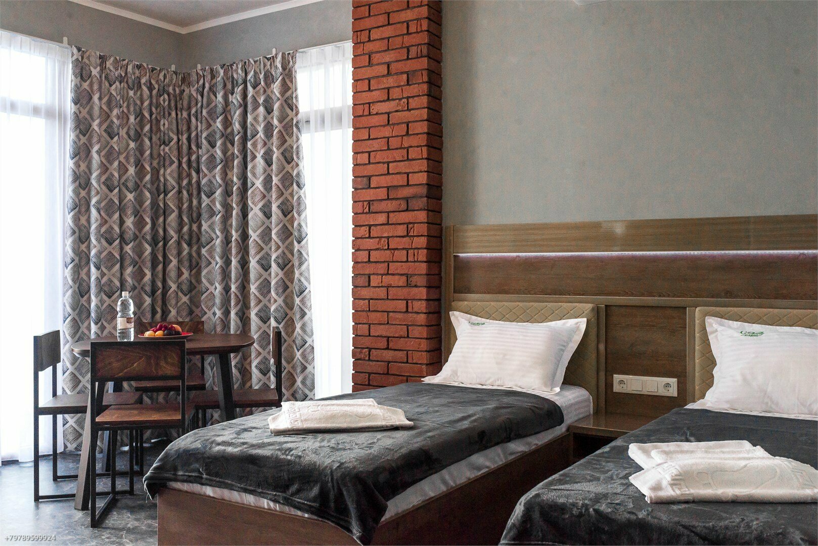 Шале-  Двухкомнатная четырехместная студия с балконом и видом на море с раздельными кроватями