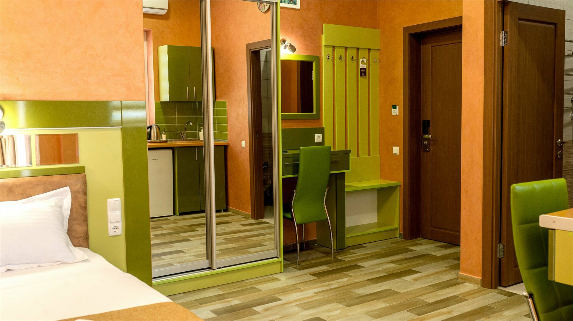 Осенний -Четырехместная  двухкомнатная студия с внутренним двориком