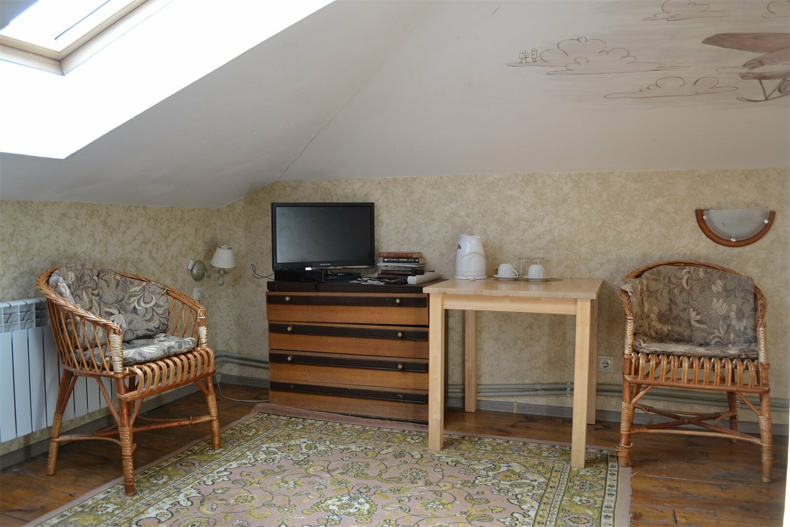 бюджетная двухместная мансардная комната