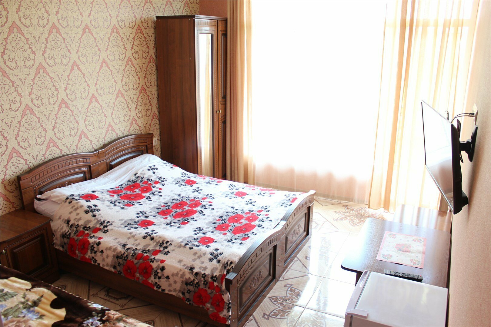 Улучшенный с балконом и видом на горы и бассейн