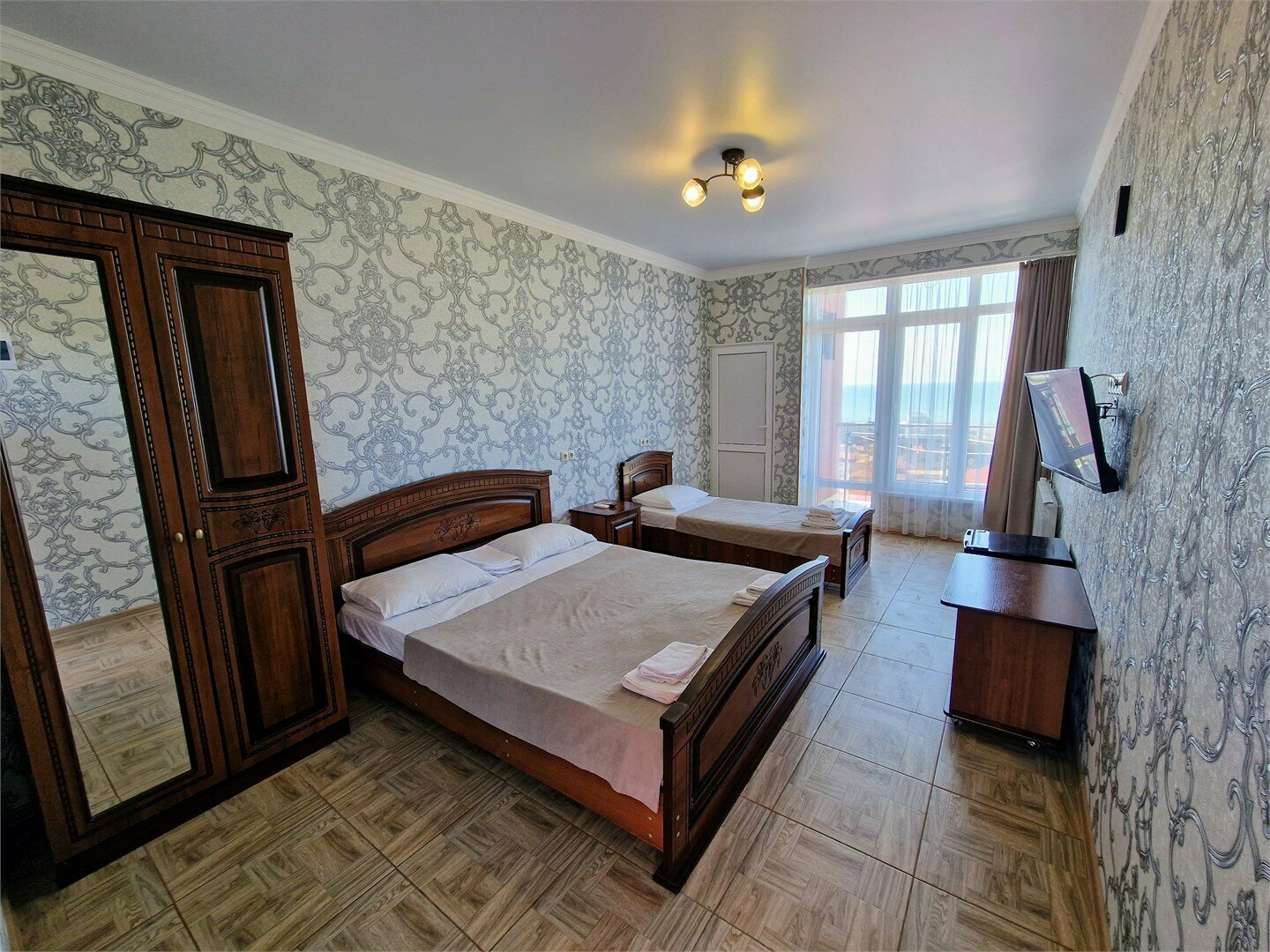 Делюкс 3-х местный с балконом и видом на море (Новый корпус, 150 метров от основной территории)