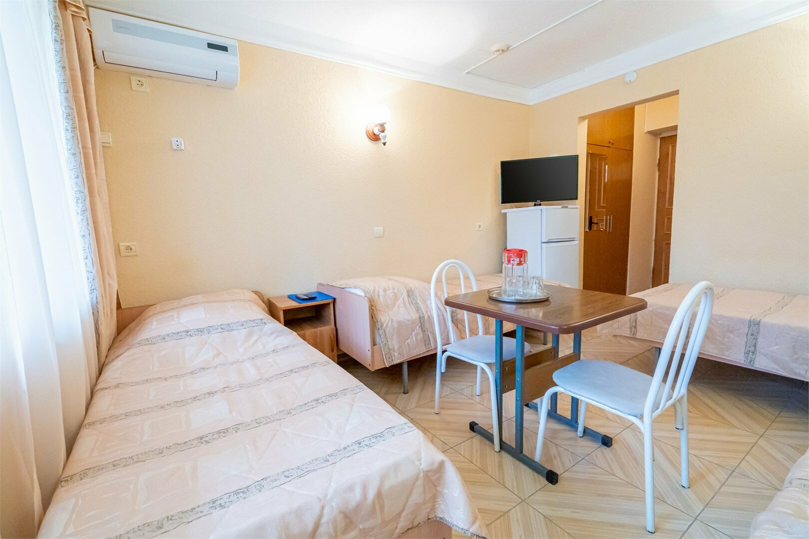 С4 Четырехместный однокомнатный номер без дополнительного места.