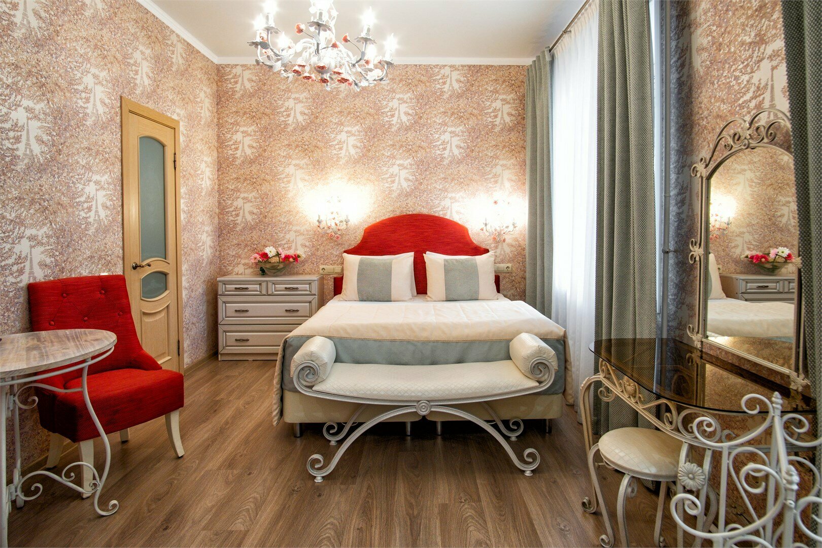 ДВУХМЕСТНЫЙ "СТУДИО-ДЕЛЮКС" С ДВУСПАЛЬНОЙ КРОВАТЬЮ