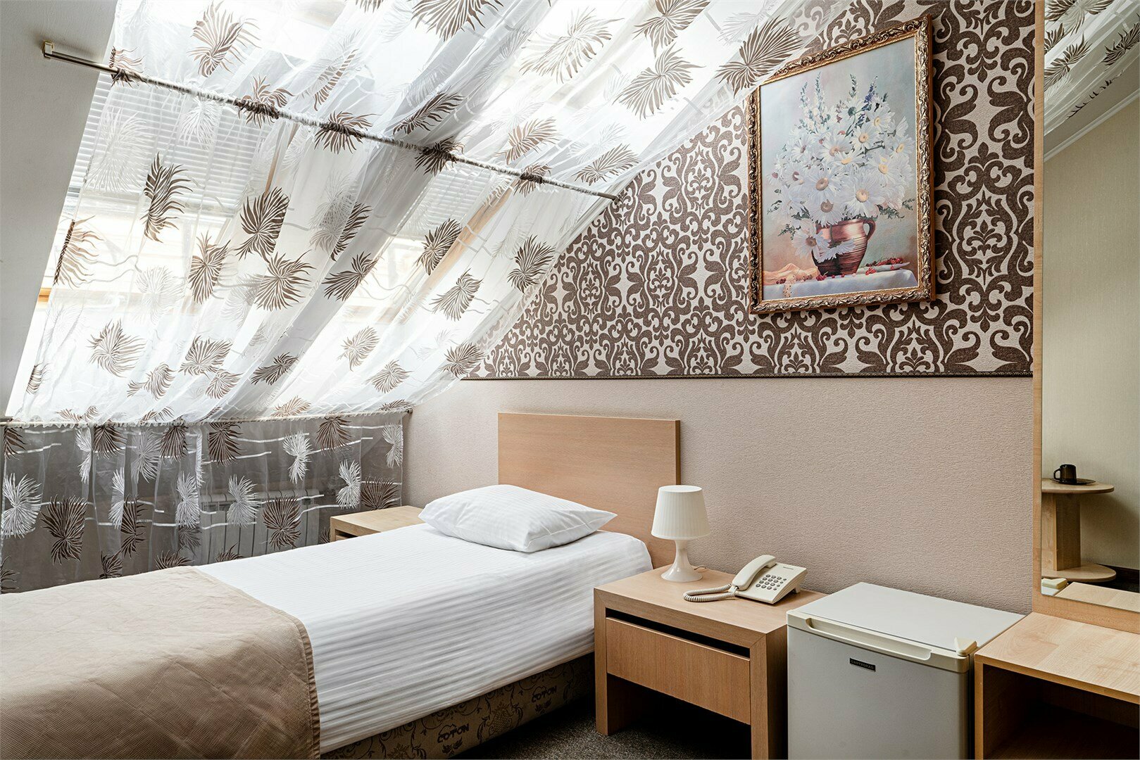 Номер первой категории. Стандартный одноместный номер в мансарде.