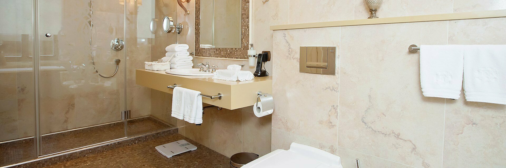 Номер Делюкс