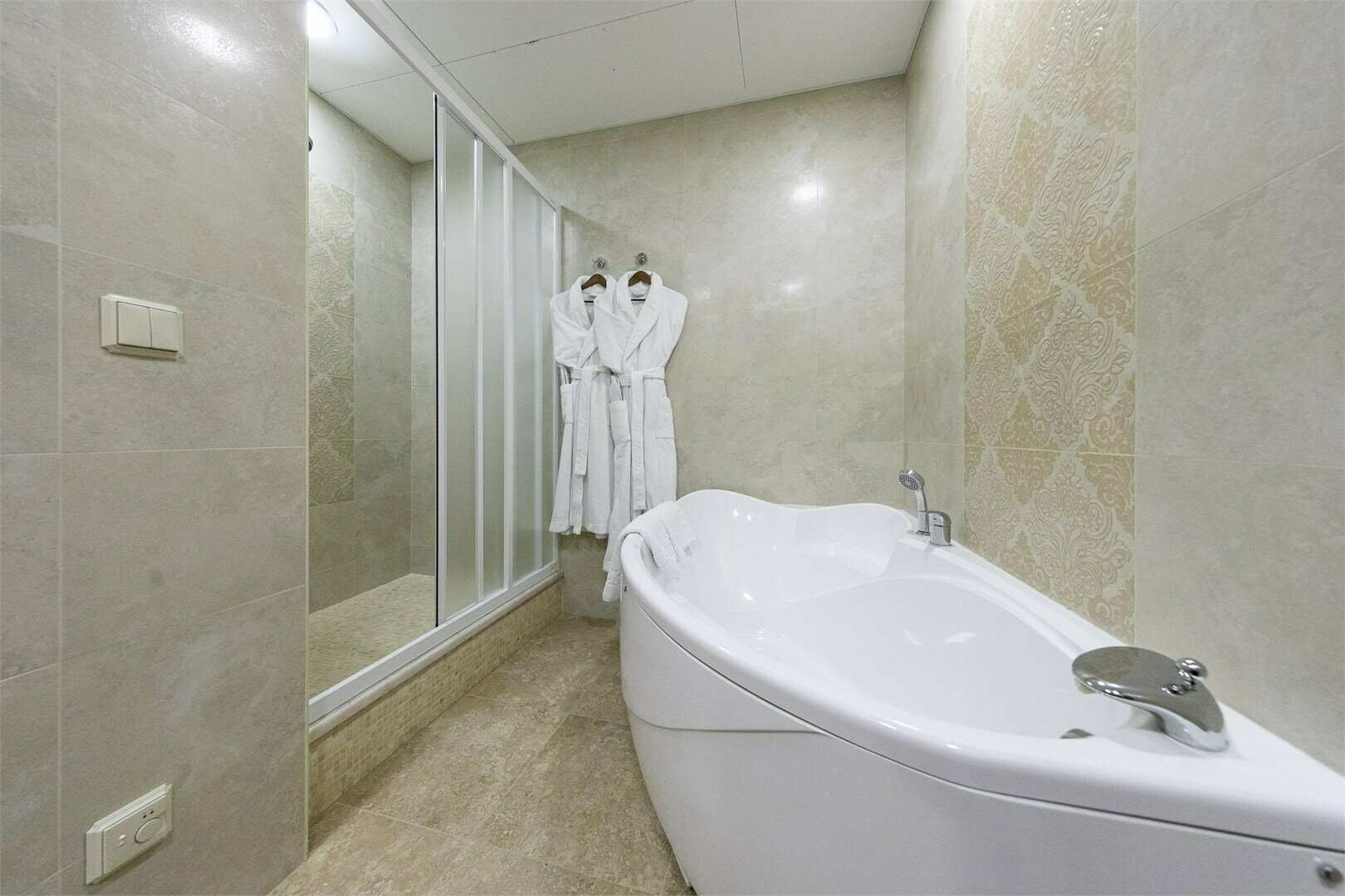 Улучшенный люкс