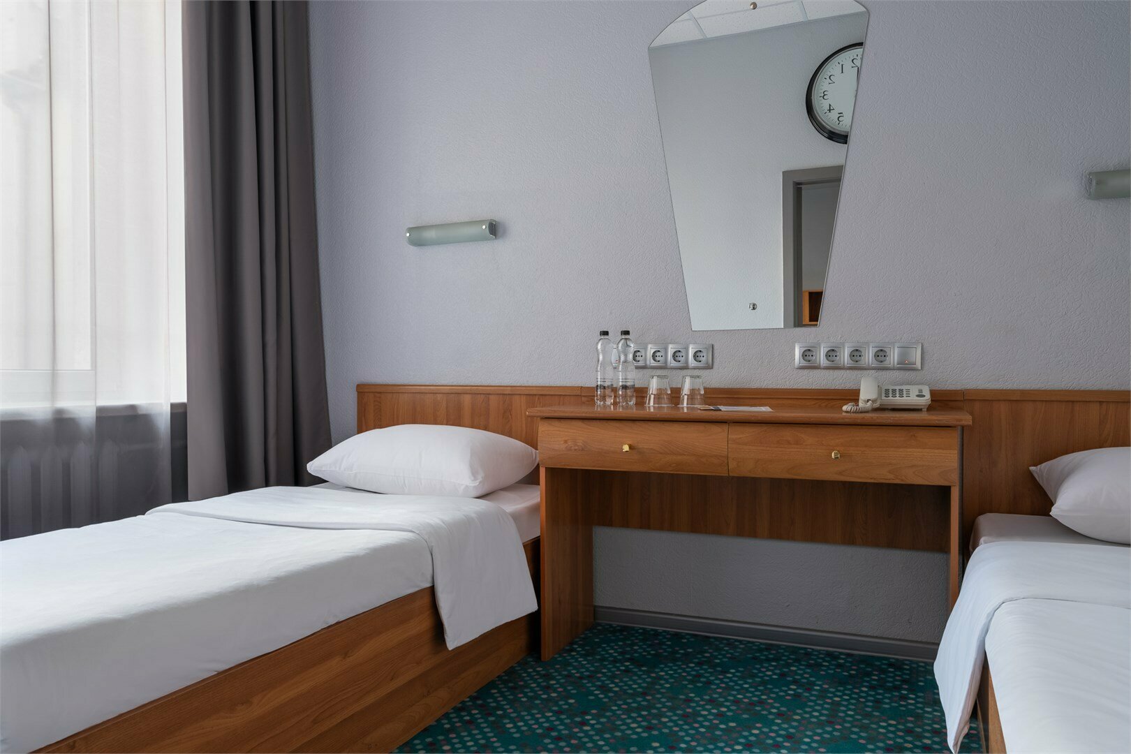 Улучшенный двухместный номер с 2 отдельными кроватями