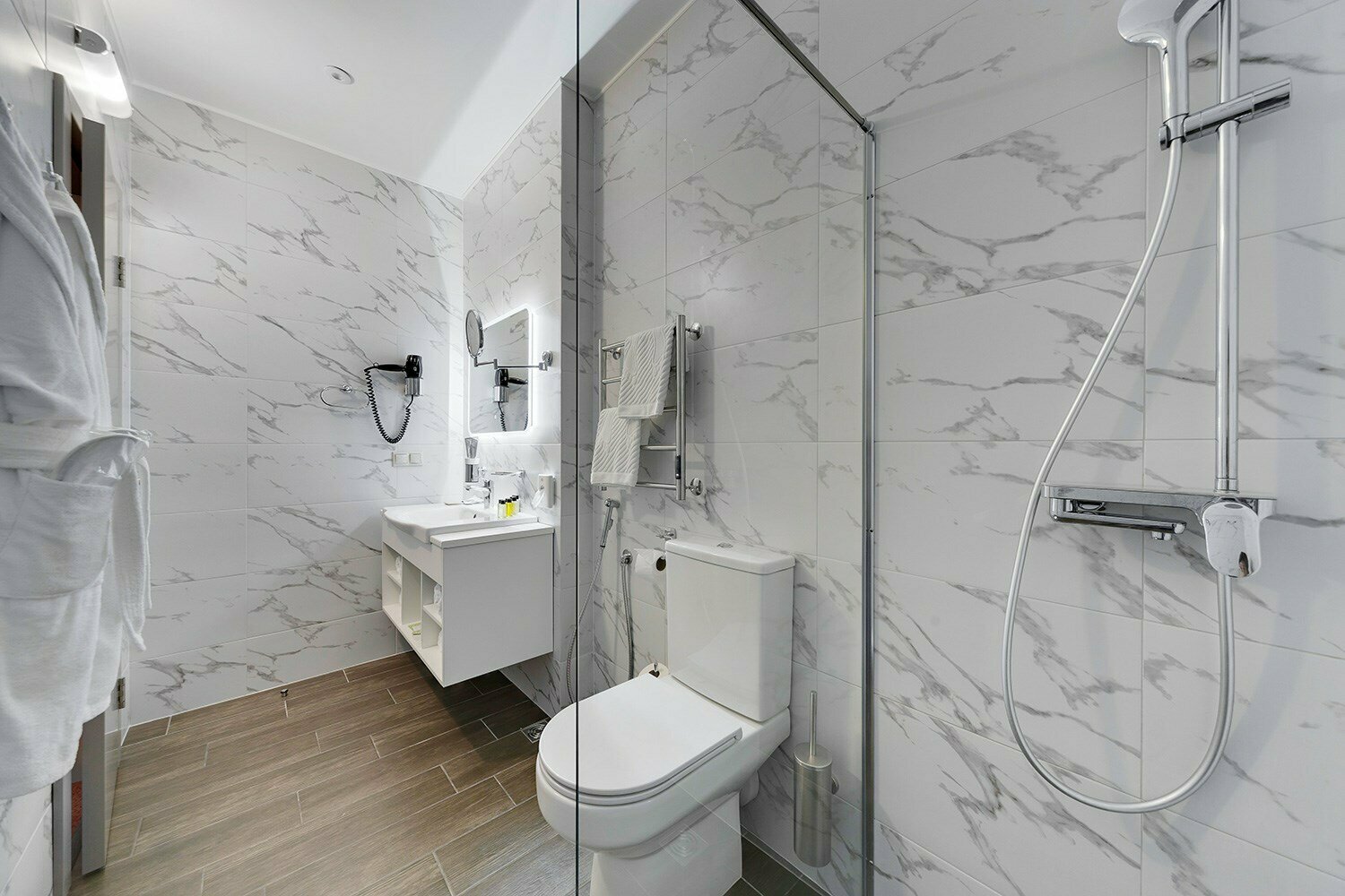 Джуниор Сюит на сторону залива заезд в 17:00 выезд до 15:00