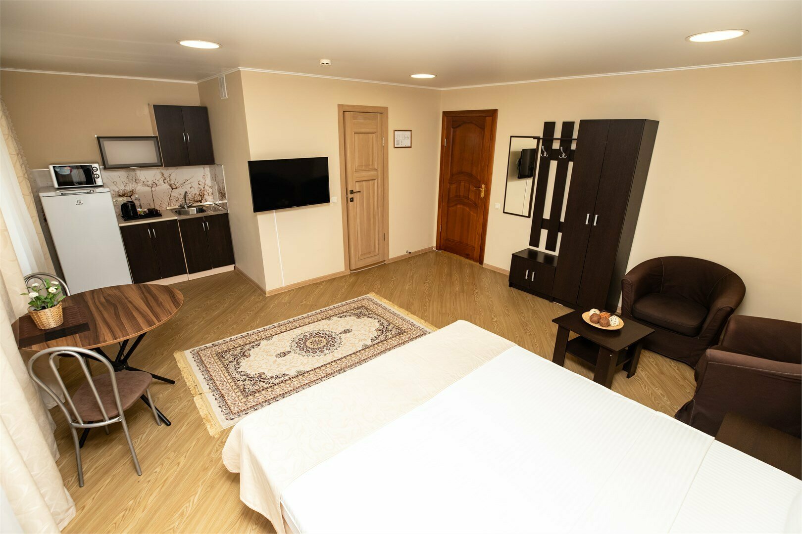 Номер-студия с кроватью размера «king-size»