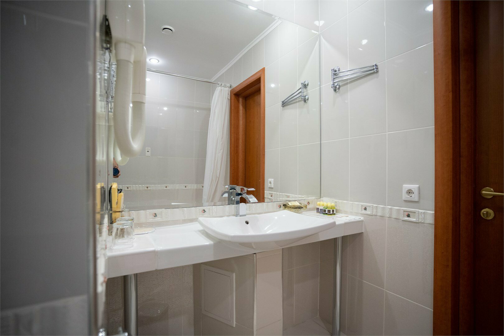 Джуниор Сюит