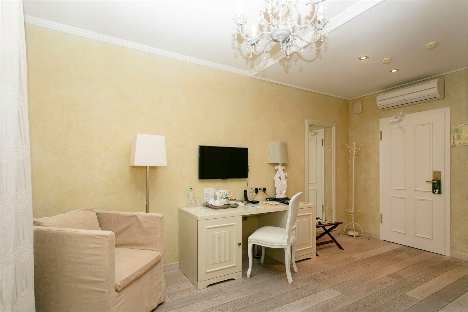 Джуниор сюит двухкомнатный