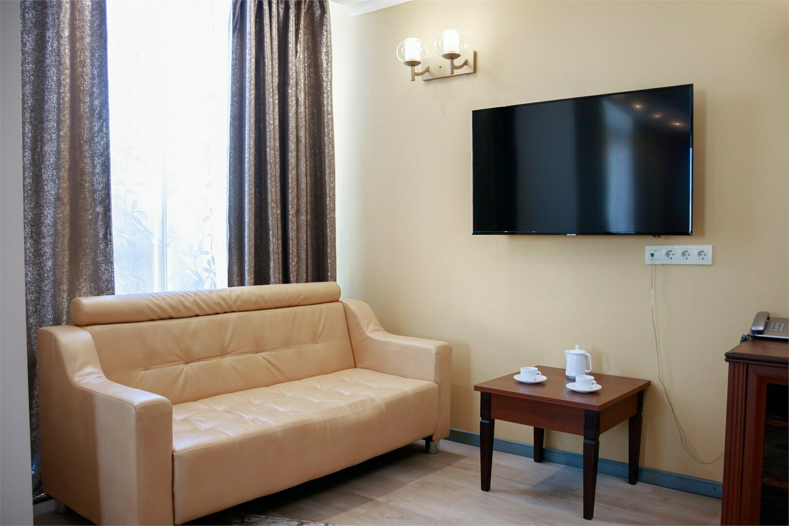 Улучшенный номер с кроватью размера «queen-size»