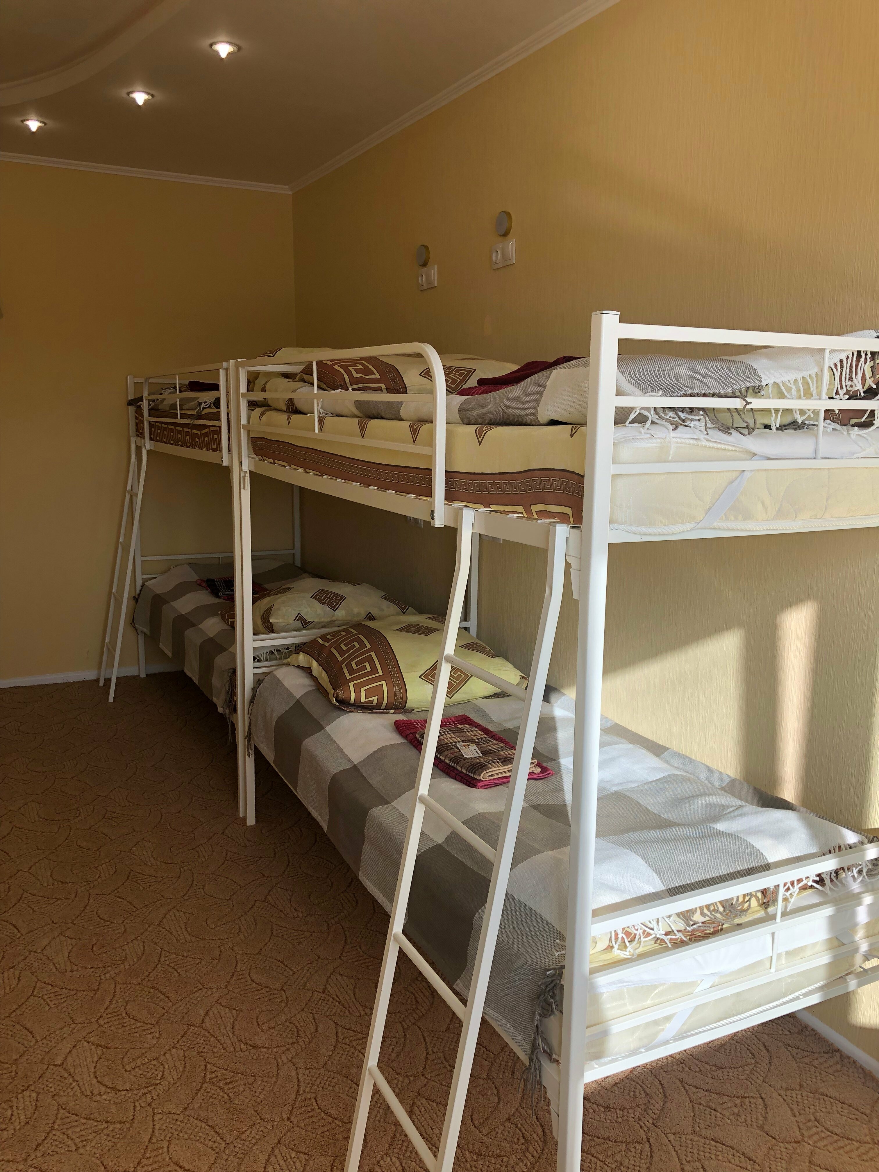 Общий номер для мужчин с 6 кроватями