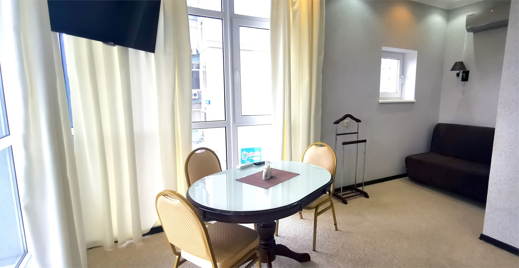 Номер с миникухней и видом на Парк Победы.