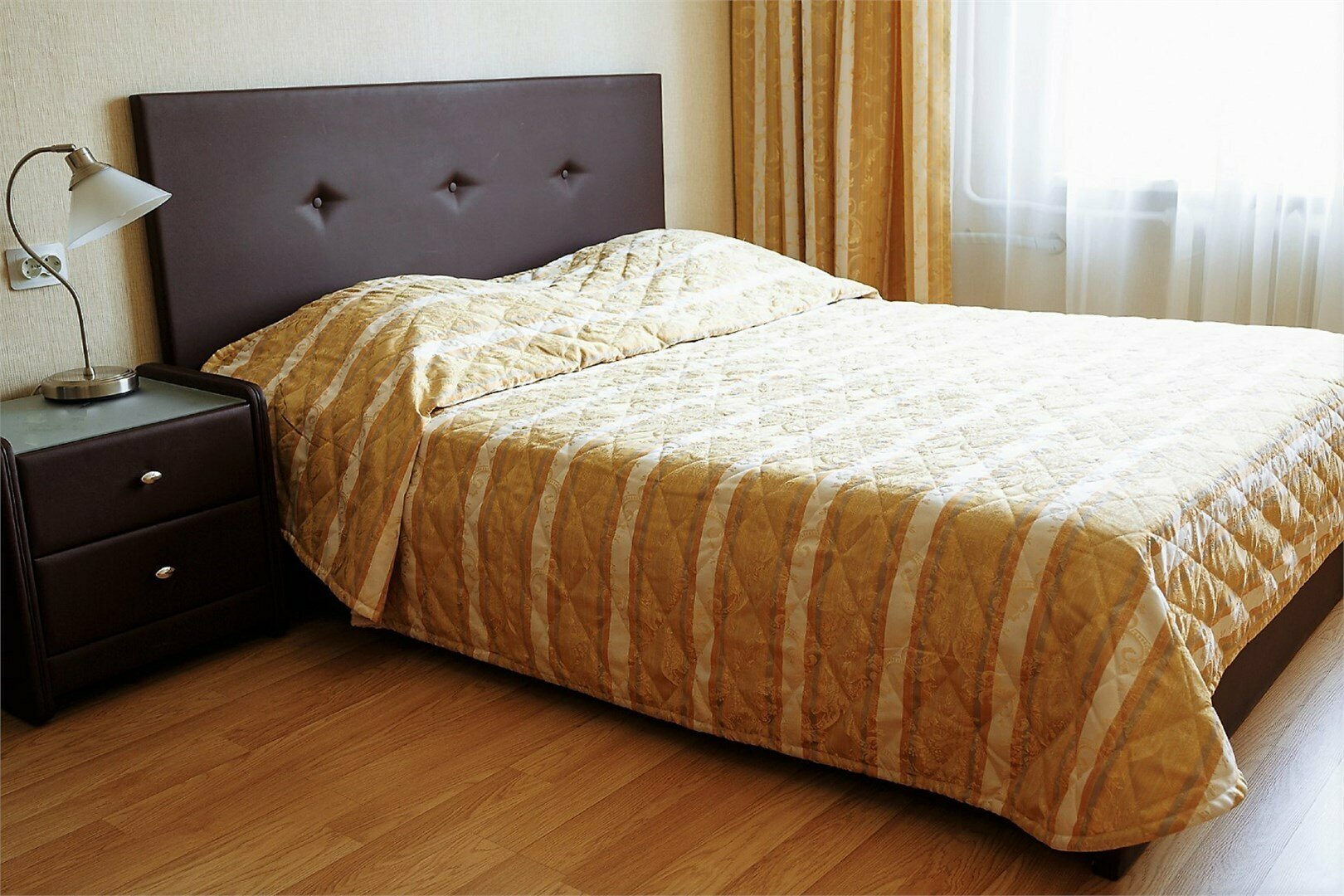 Стандартный номер с одной двуспальной кроватью