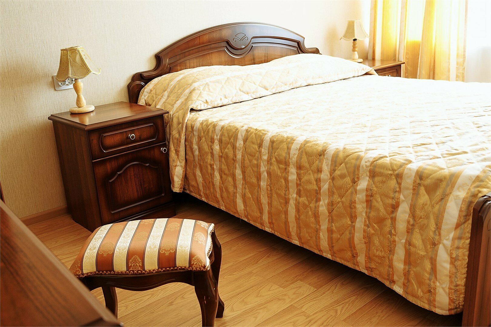 Стандартный номер с одной двуспальной кроватью