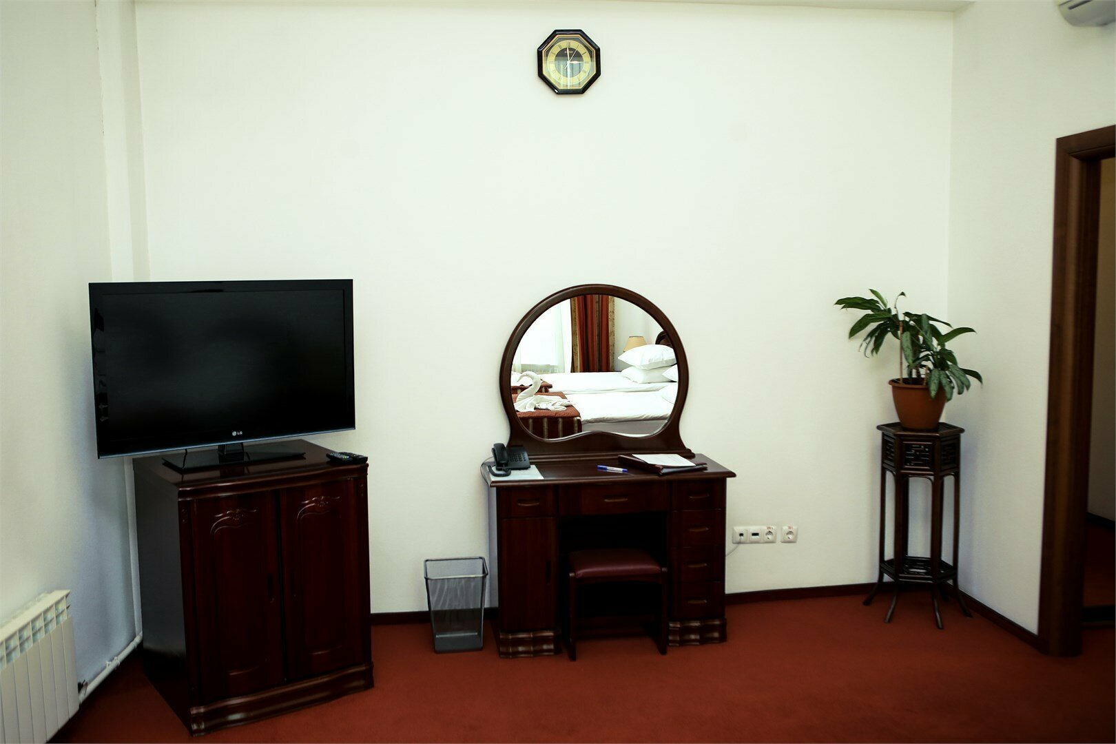 Просторный двухместный номер с 2 отдельными кроватями