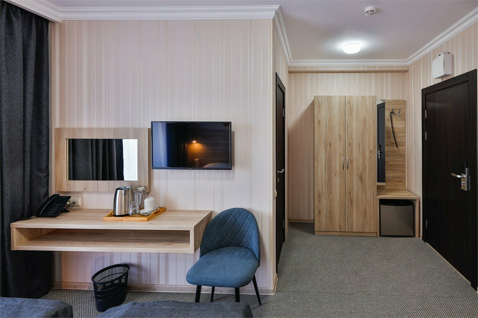 Стандарт с видом в стену