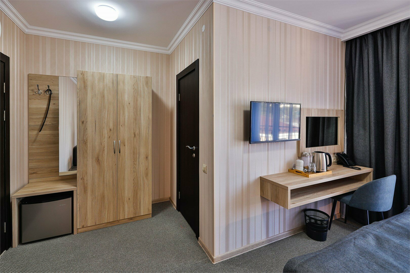 Стандарт с видом в стену