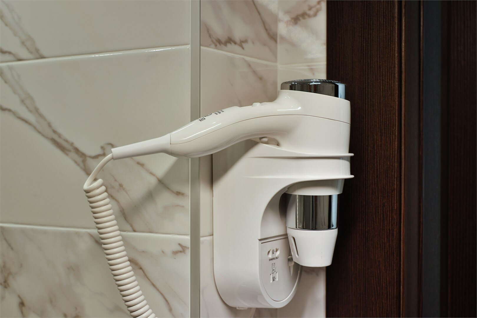 С балконом с видом в стену