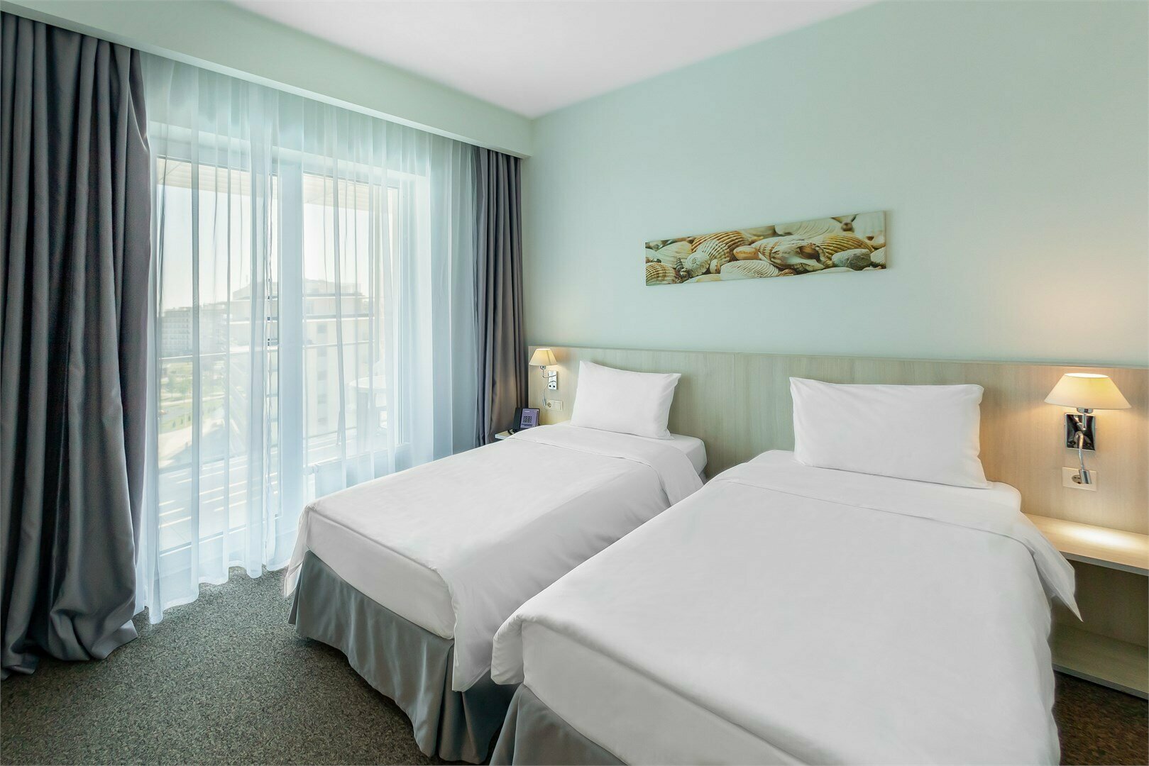 Апартаменты трехкомнатные с кухней