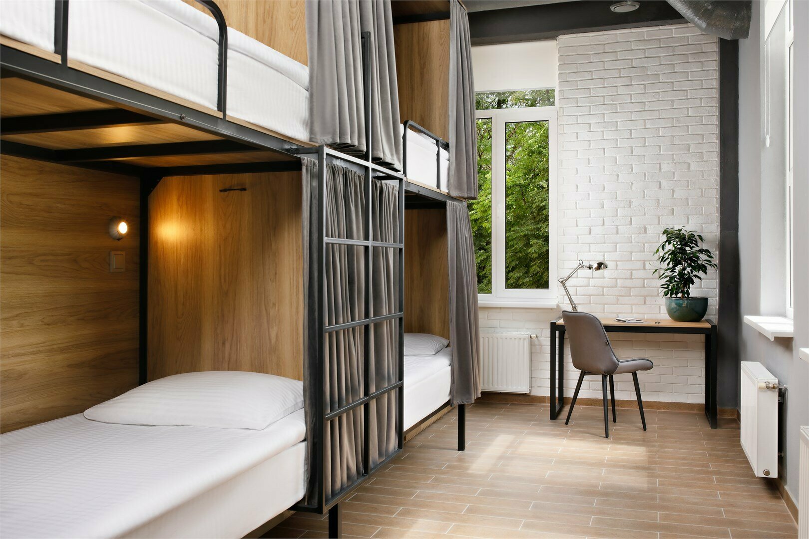 Одноместная капсула в 12-ти местном мужском номере