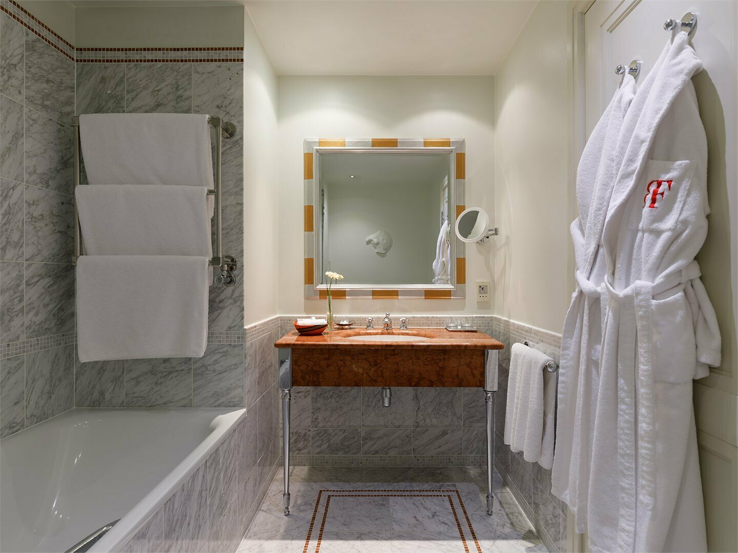 Номер Делюкс