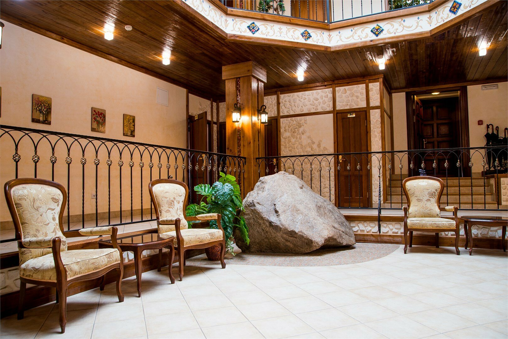 Царский Дом (4 номера категории люкс для двухместного размещения)