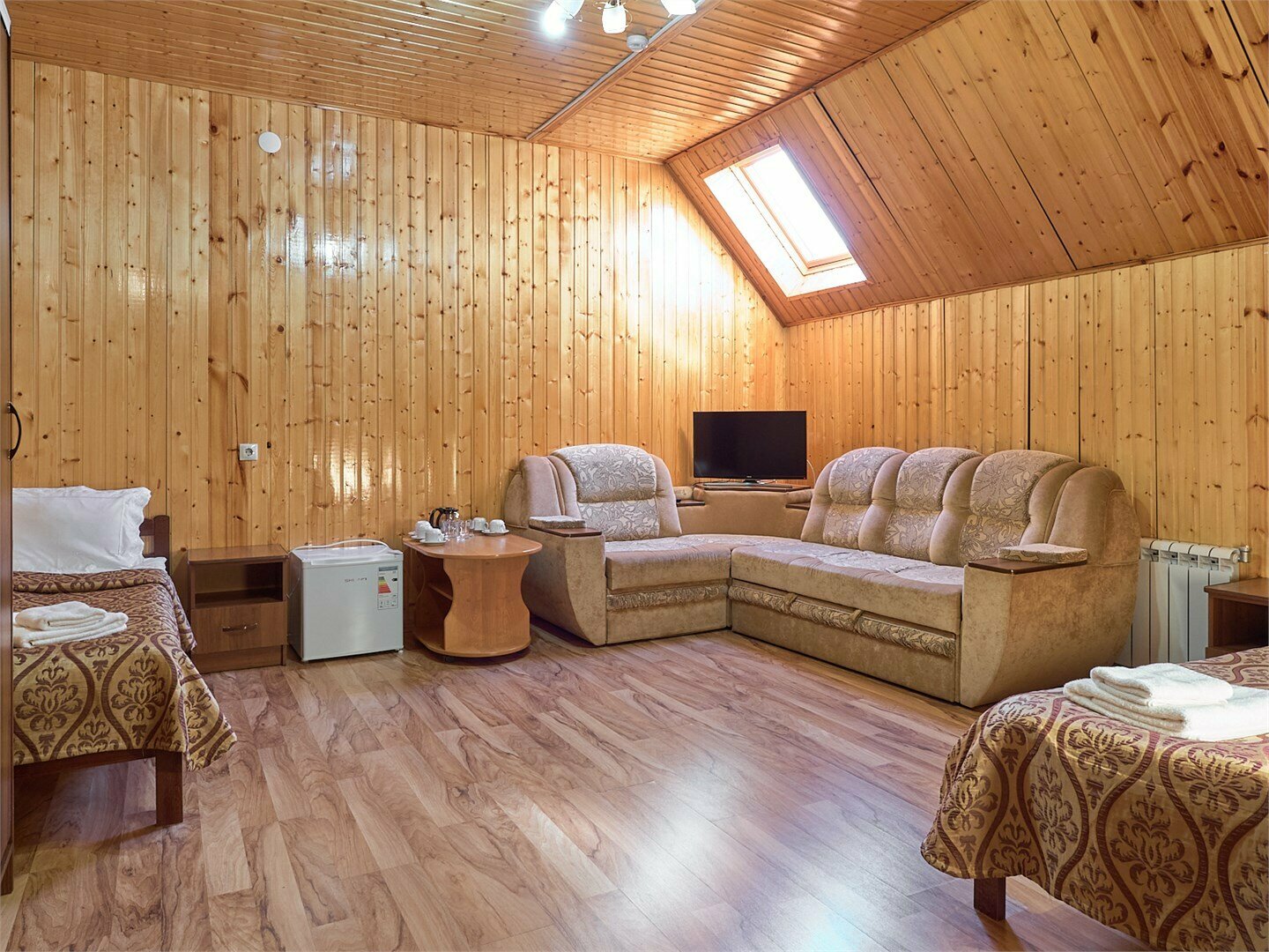 Семейный 5-местный + диван-кровать