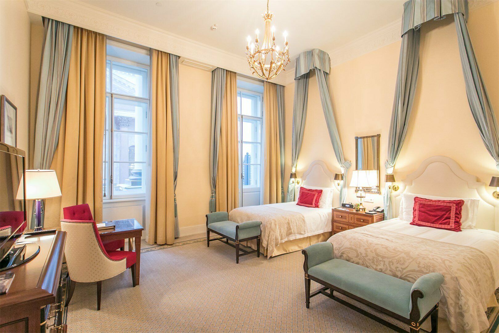 Полулюкс с видом на Исаакиевский собор Twin