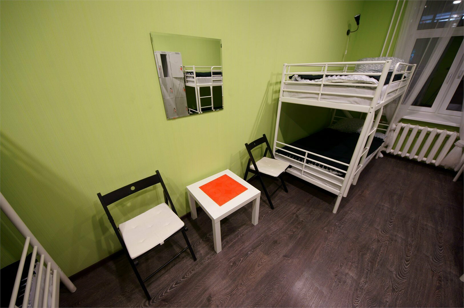 Общий номер для мужчин с 8 кроватями