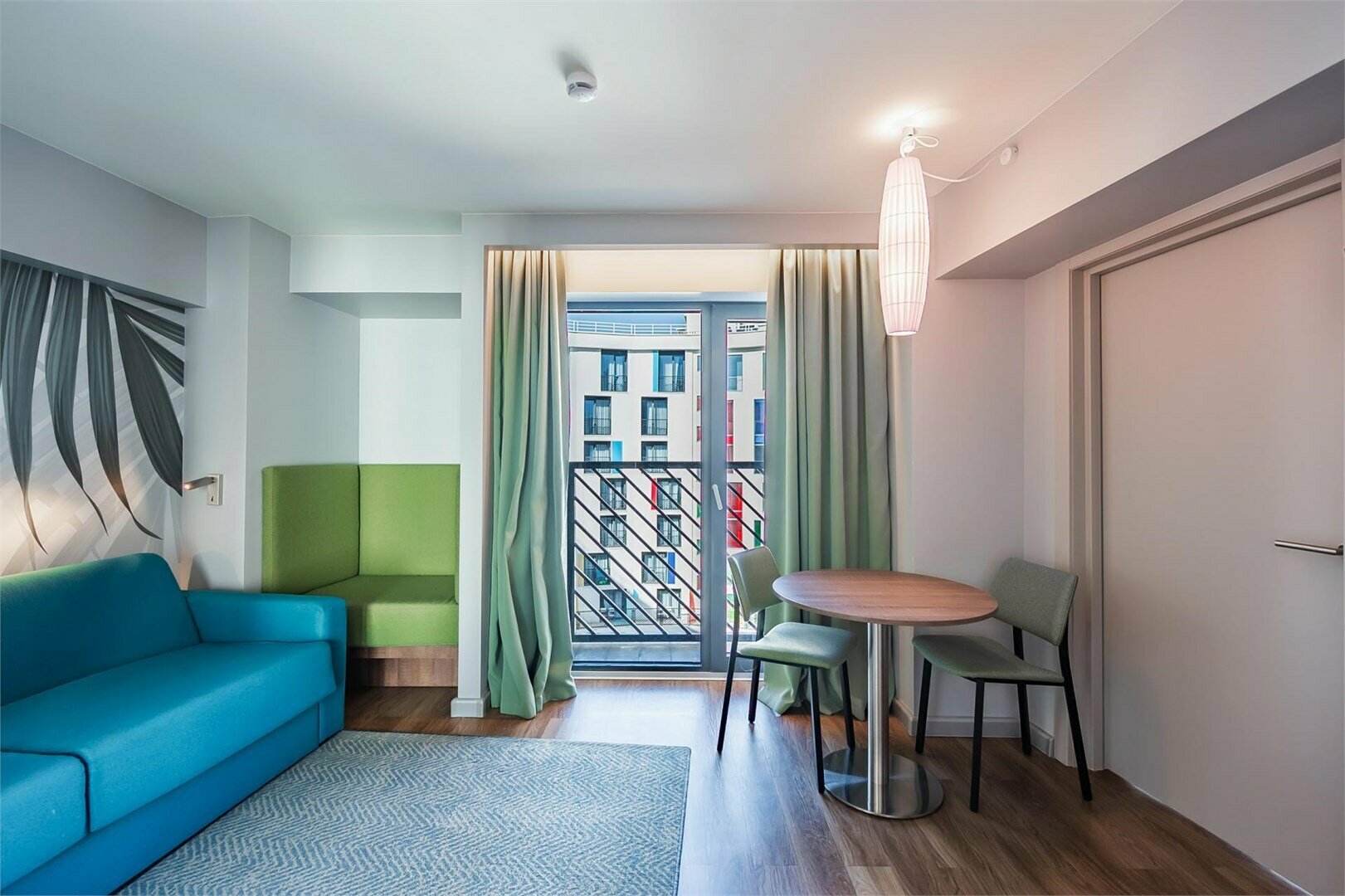 Апартамент с одной спальней, французским балконом и видом на патио