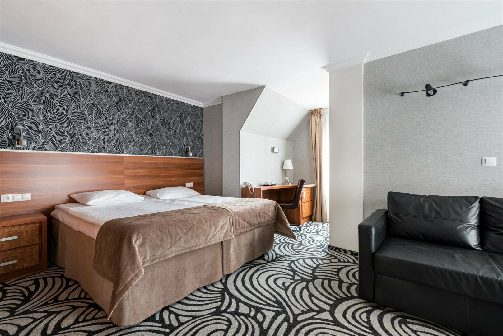 Улучшенный трёхместный номер с 1 кроватью или 2 отдельными кроватями  (с кондиционером)