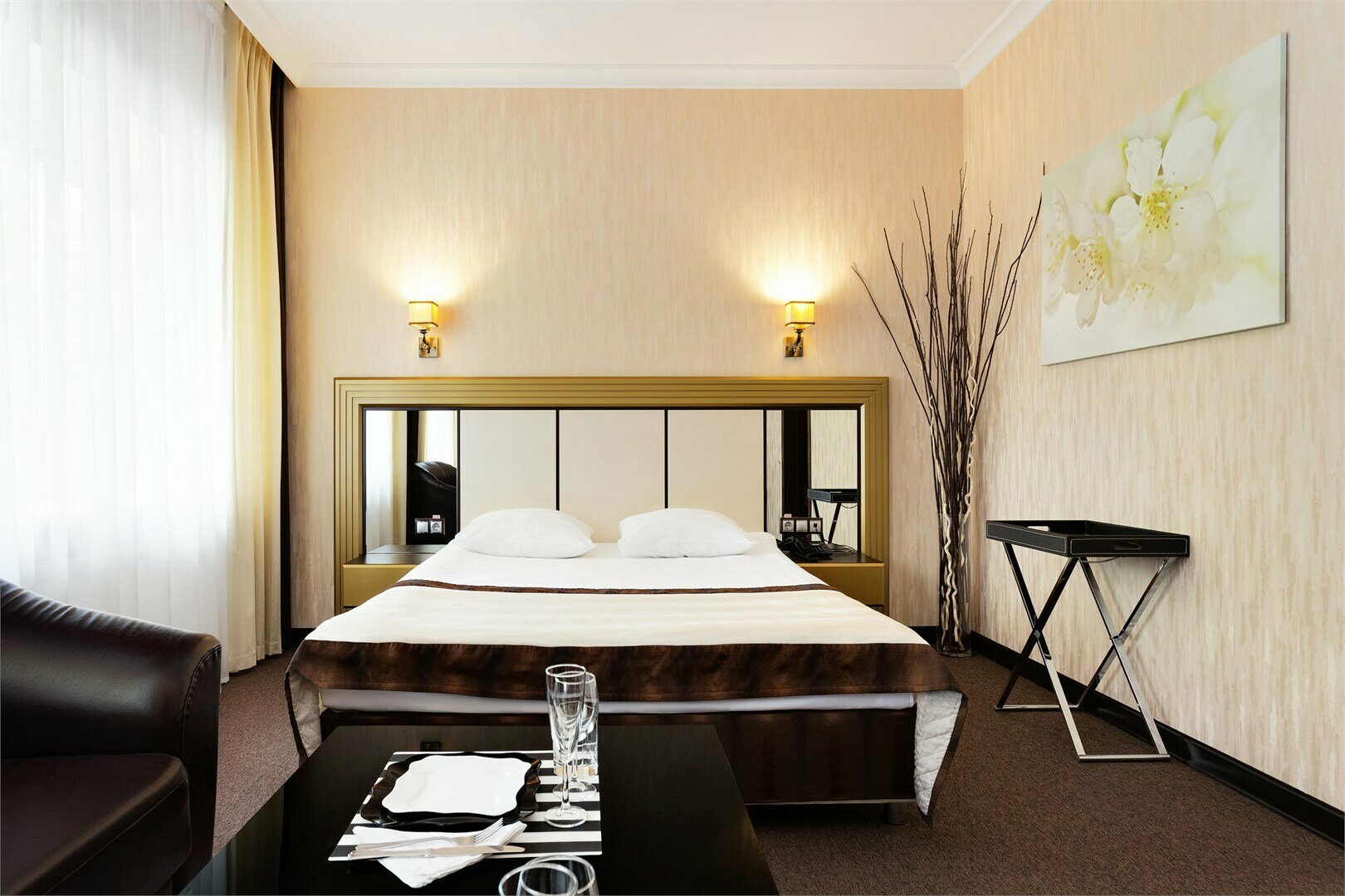 Полулюкс двухместный с большой двуспальной кроватью