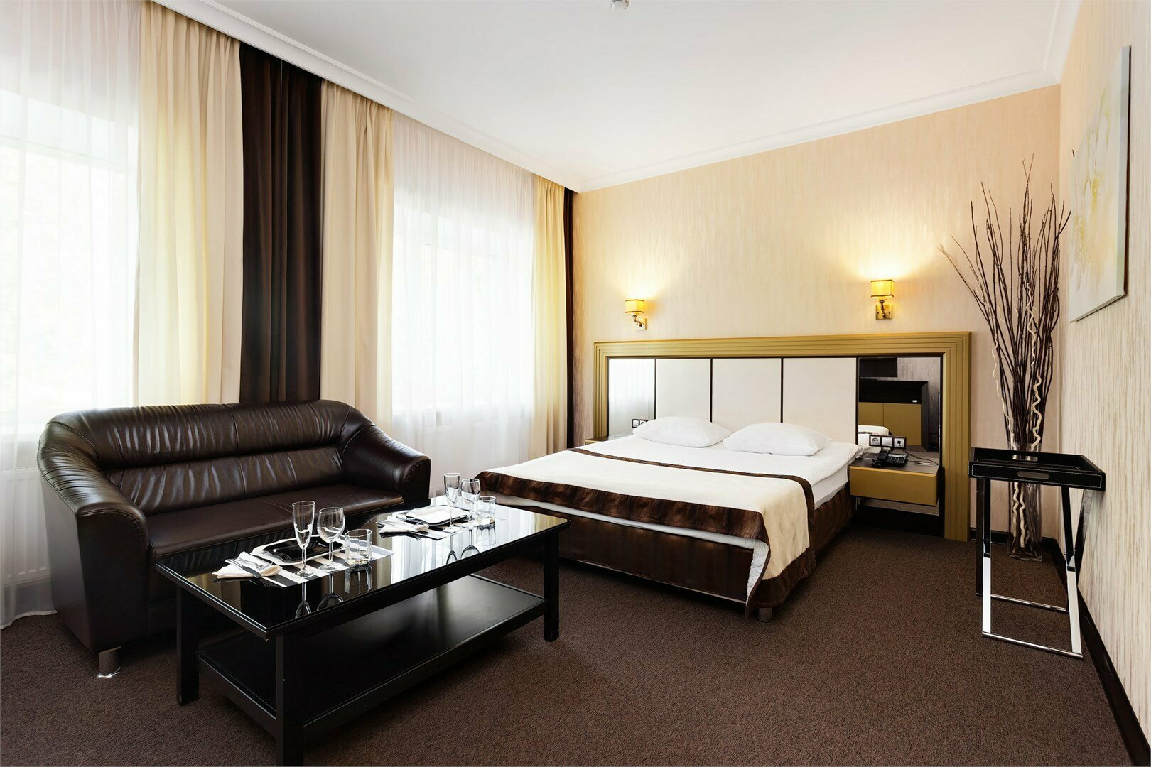 Полулюкс двухместный с большой двуспальной кроватью