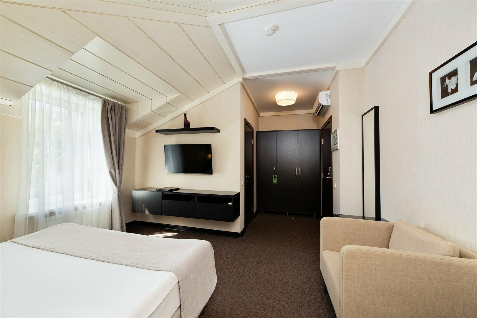 Мансарда двухместный с большой двуспальной кроватью