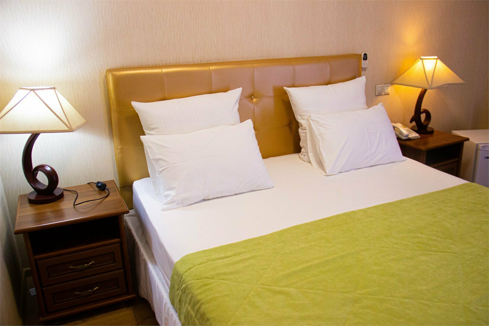 Джуниор Сюит "Комфорт"  (совместная кровать, французский балкон) 217