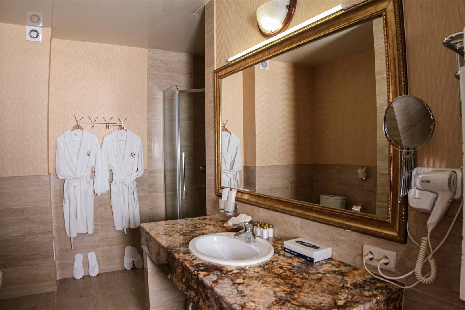 Семейный 2-х комнатный номер 306