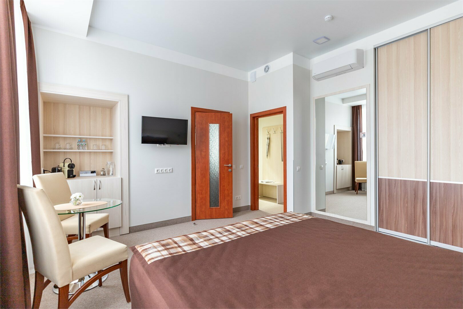 Улучшенный номер с кроватью размера «king-size»