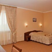 "Стандарт с балконом"