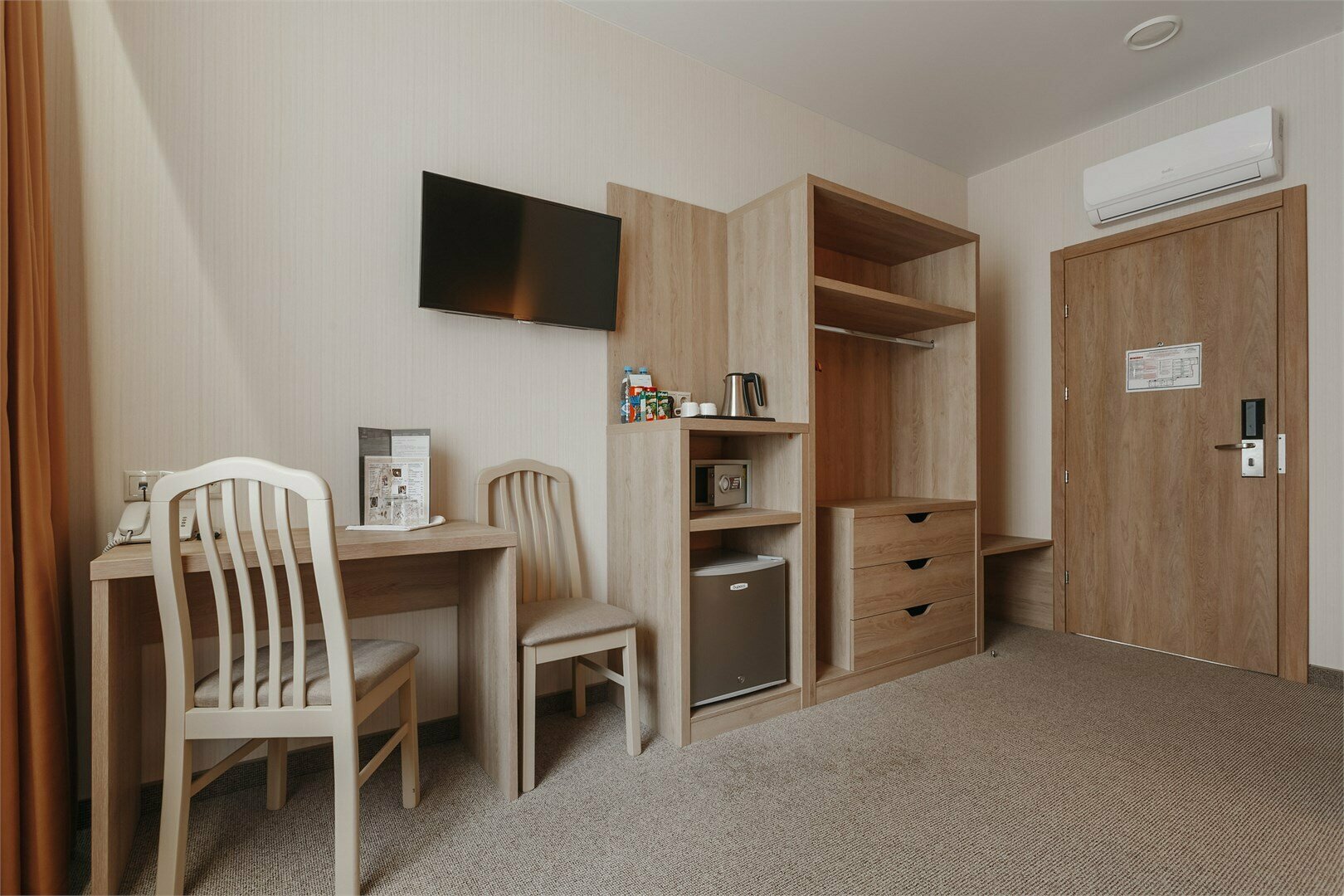 Бизнес АМАКС (одна двуспальная/две раздельные кровати)