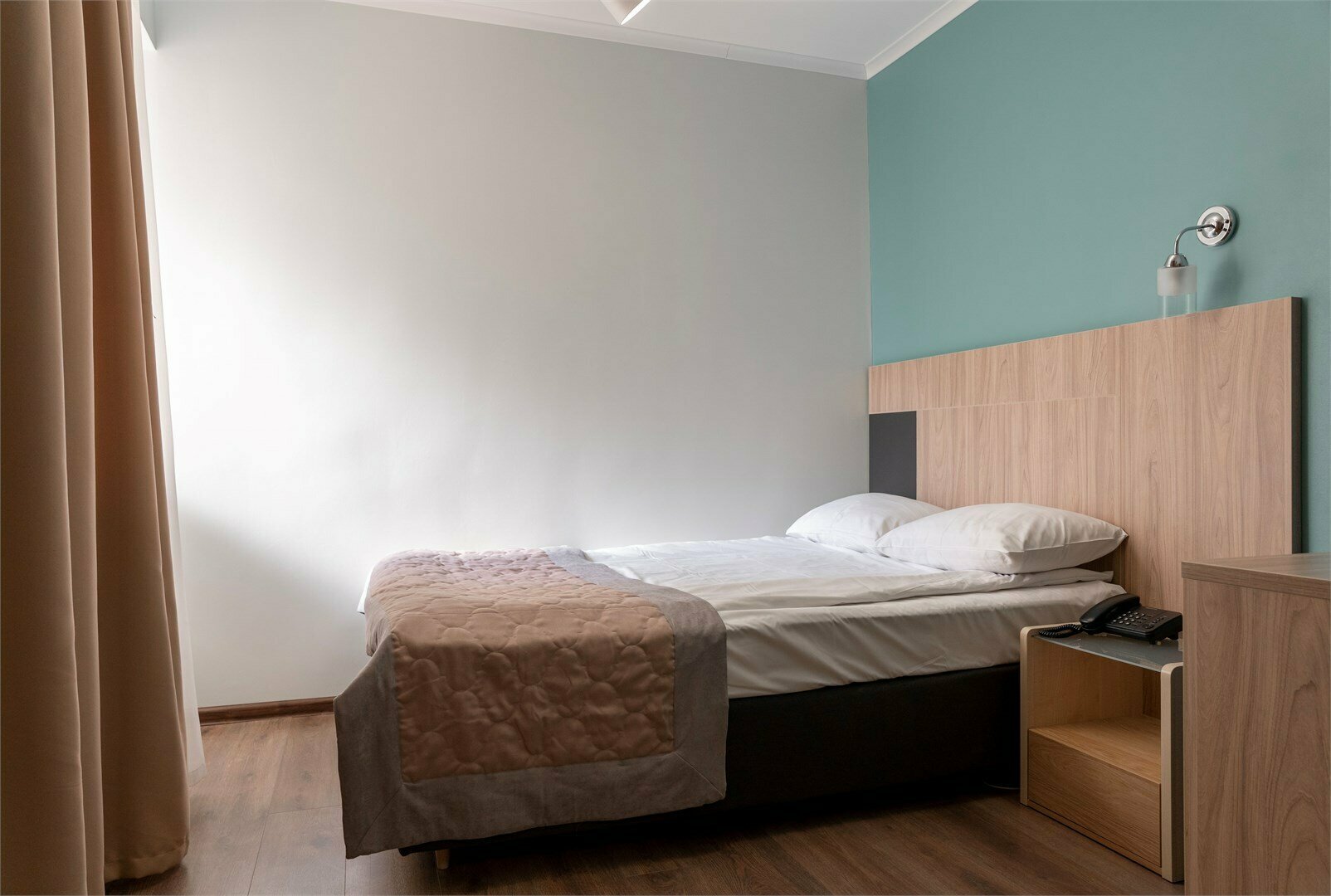 Стандартный 2-местный номер с полутороспальной кроватью(номер первой категории)