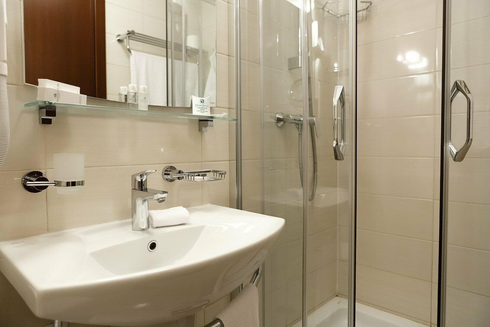 Стандартный номер с 2 односпальными кроватями и диваном