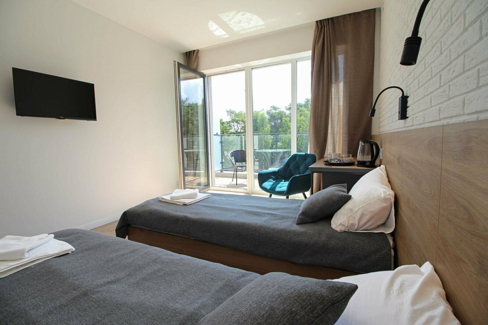 Стандартный Двухместный номер (2 кровати) с балконом к. Библиотека