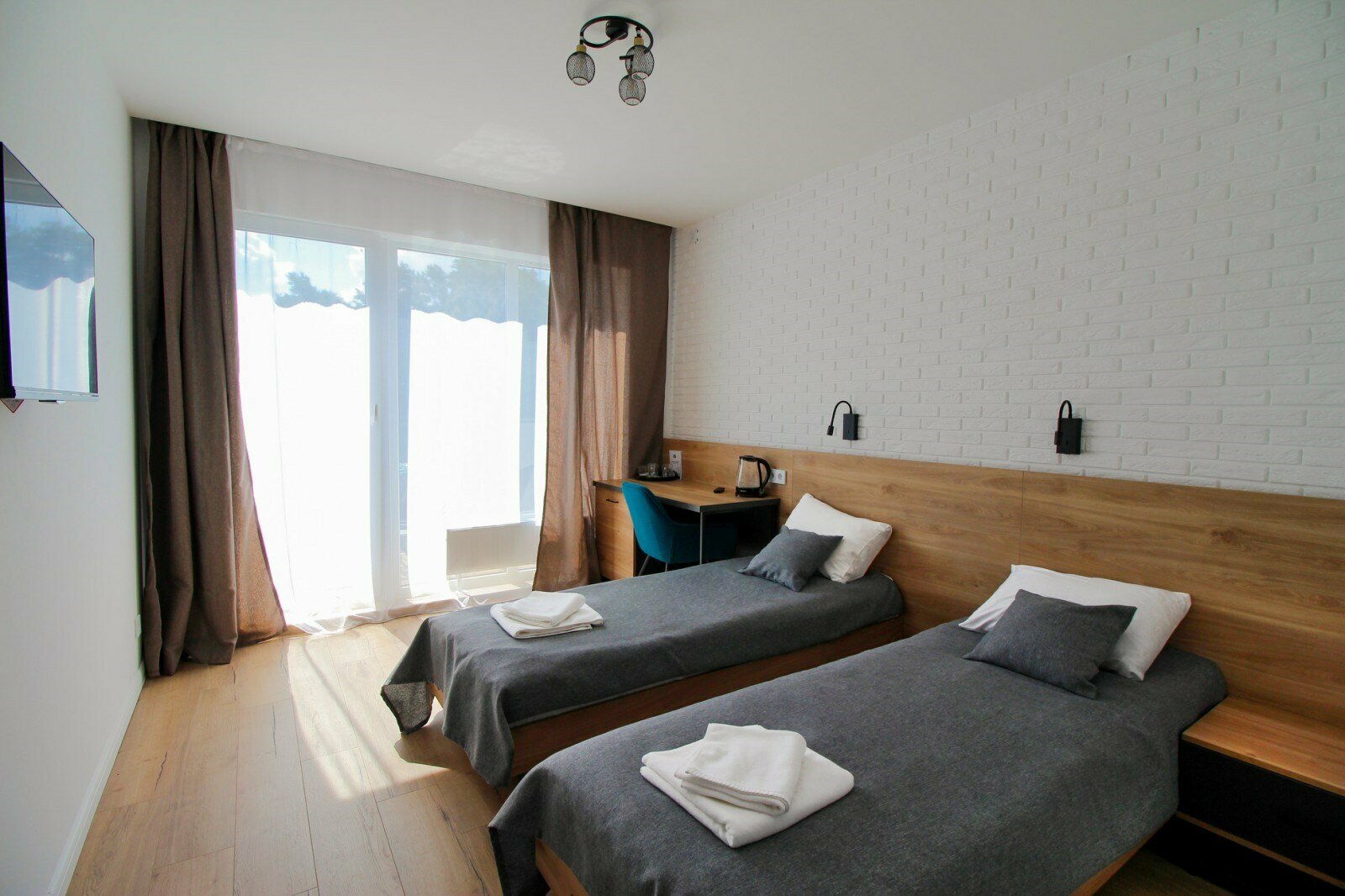 Стандартный Двухместный номер (2 кровати) с балконом к. Библиотека