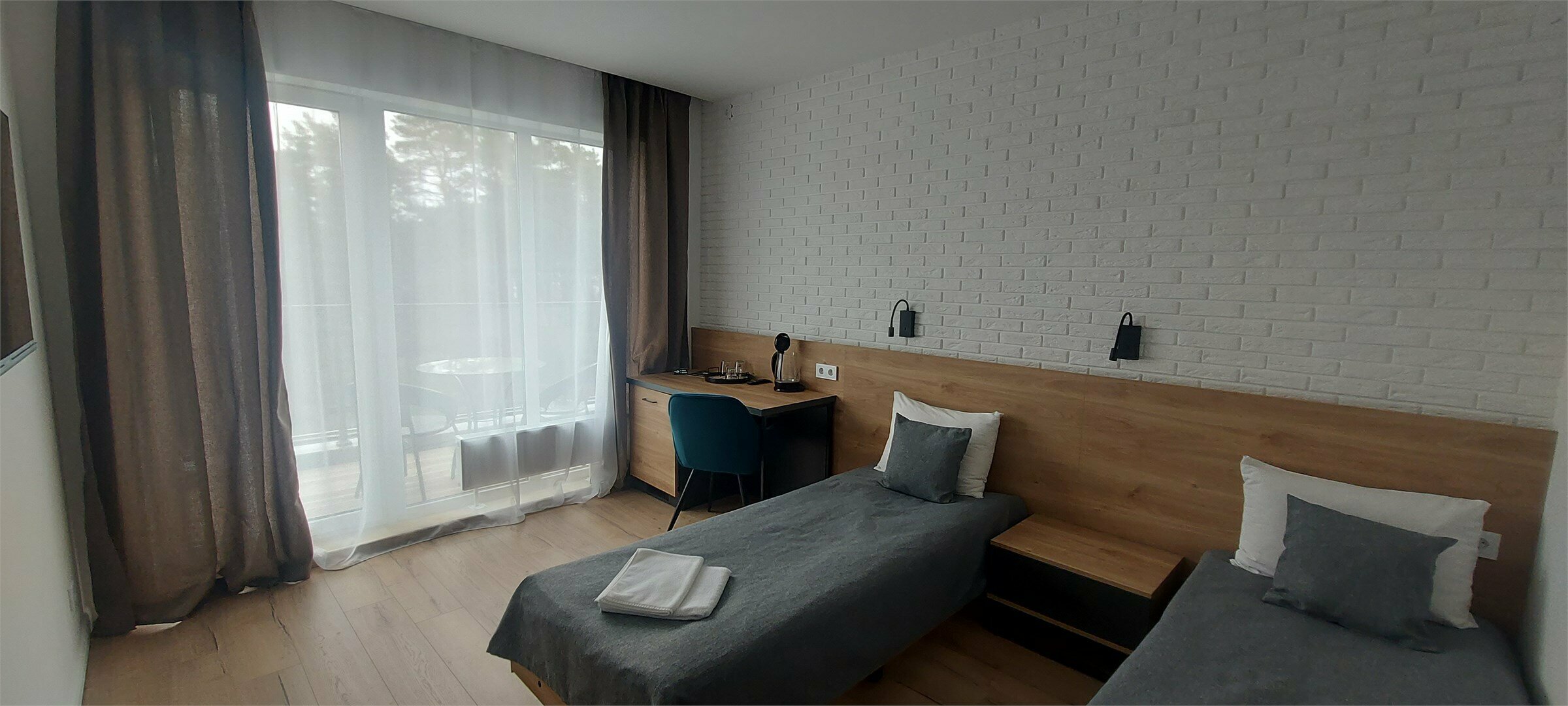 Стандартный Двухместный номер (2 кровати) с балконом к. Библиотека