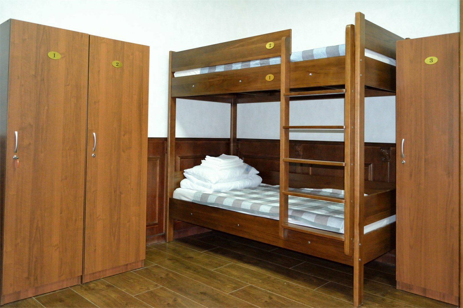 1номер. Кровать в общем 6 местном женском номере