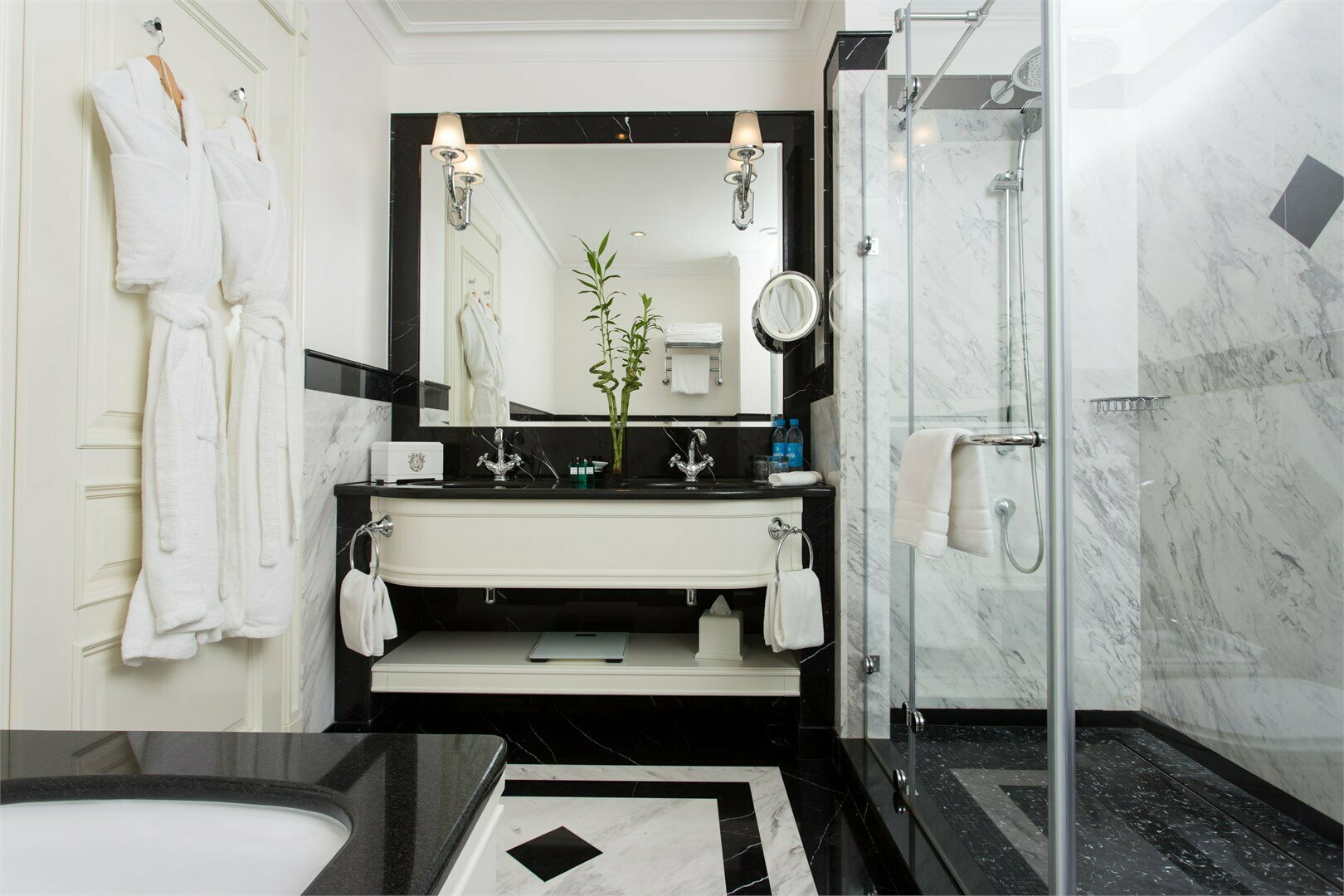 Номер Полулюкс, две кровати